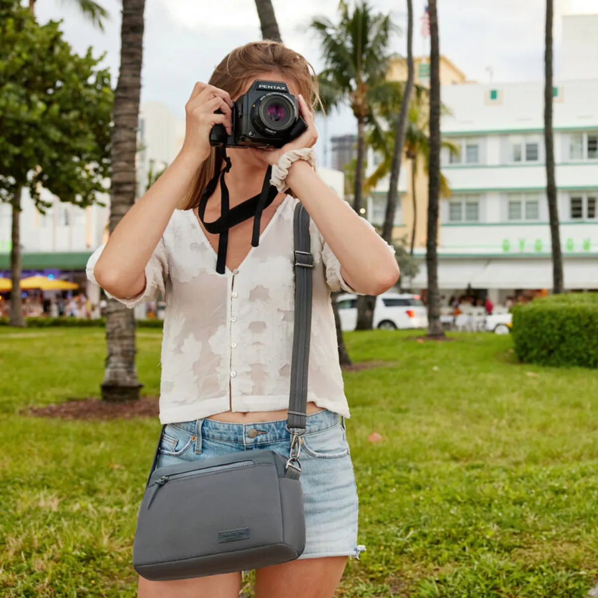 TRAVELON METRO ANTI-THEFT DOME CROSSBODY - Image 8